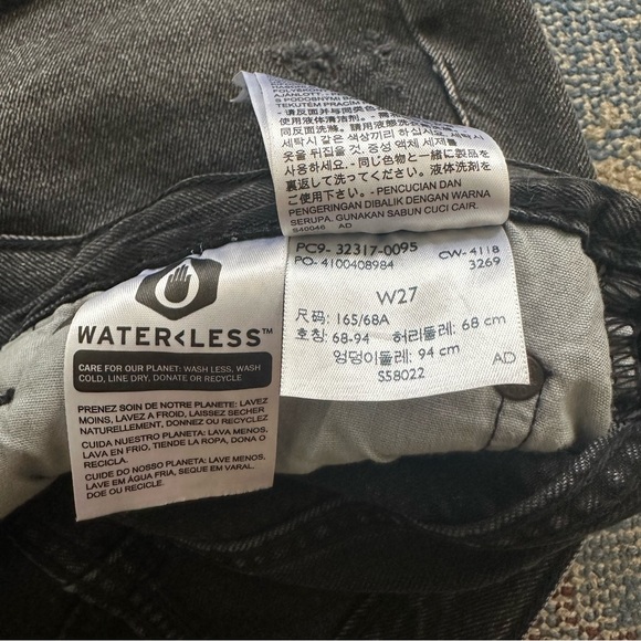 Levi's 501 Shorts in Trashed Black 27 - Picture 7 of 7